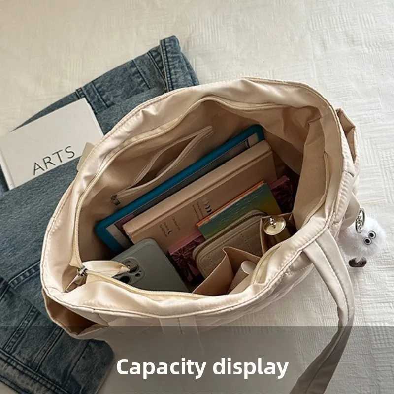 New Nylon Shoulder Bag College Students Large Capacity Lightweight Tote Bag Diamond Lattice Commuting and Class HandbagT251121