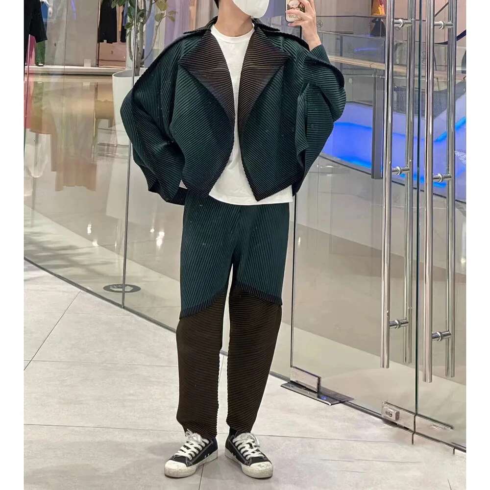 2025 Miyake Pleated Autumn New Men's Trench Coat Original Designer Hip Hop Colored Vertical Stripe Short Jacket Top