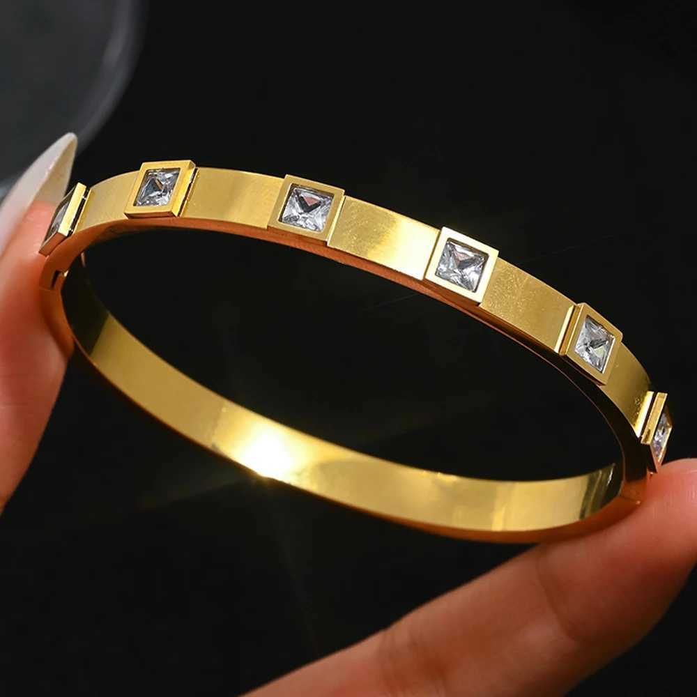 18K stainless steel gold bracelet womens fashion simple new hot selling bracelet stainless steel jewelryW251121
