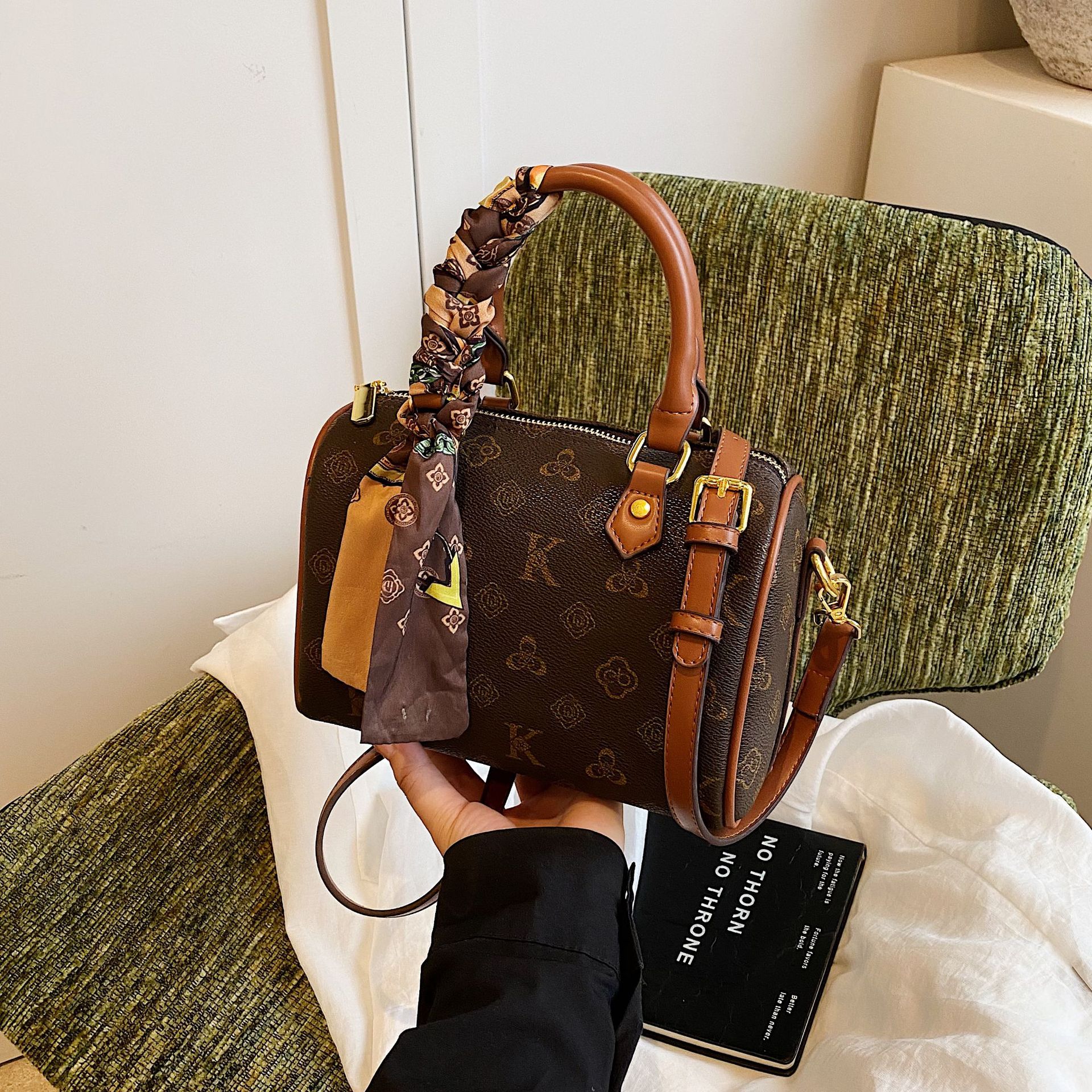 Free delivery designer bag Fashionable and comfortable handbag wear-resistant and scratch resistant daily women's bag