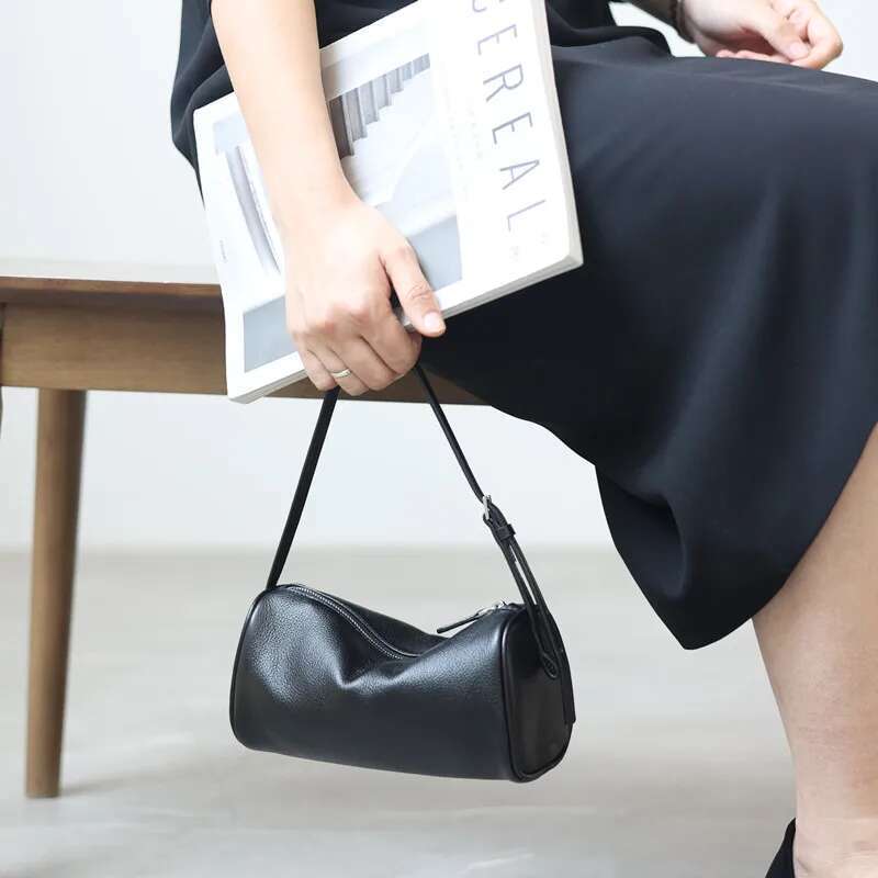 Full Grain Leather Soft Balck Small Size Crossbody Bags For Women Adjustable Shoulder Strap Underarm Bag Portable Handbag Designer Bag