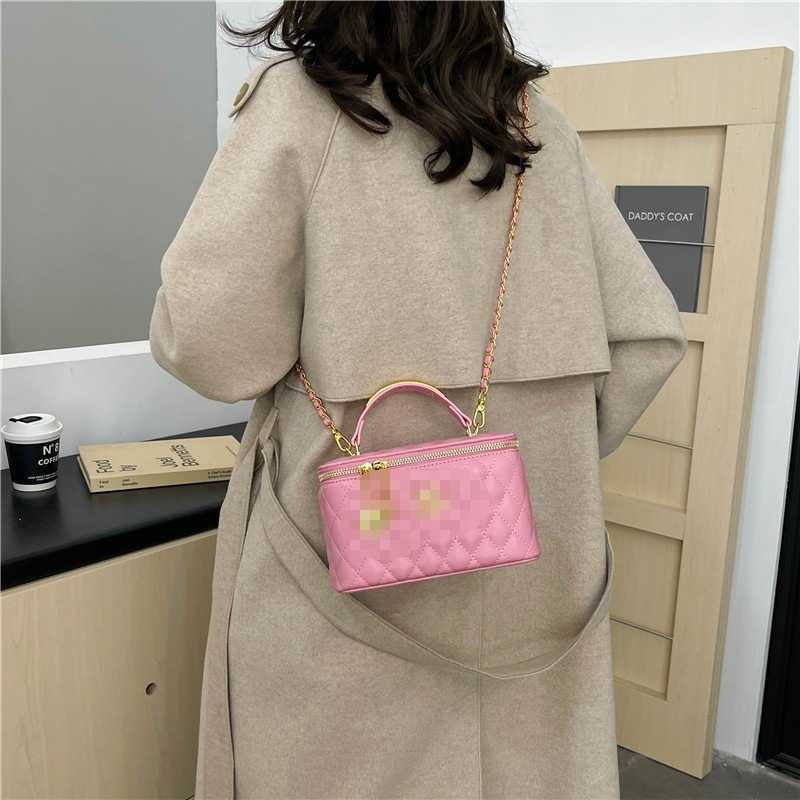 High quality designer bags Small niche feel large capacity light versatile for commuting fashionable womens trendy single shoulder diagonal cross bag