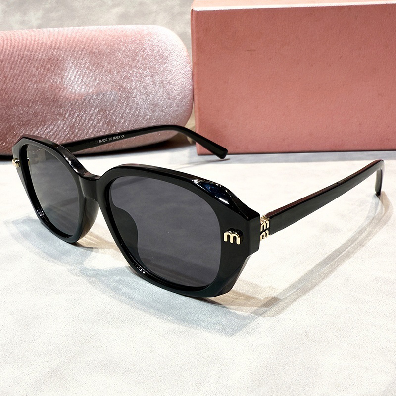 Designer Sunglasses For Women square frame Classic Outdoor Leisure Beach Exquisite Sunglassess Suitable for Both Men and Women