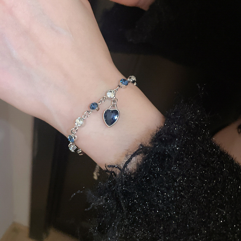 Diamond-Encrusted Heart Round Bracelet Fashionable Exquisite Versatile Elegant Commuting Sweet Style Hand Jewelry Light Luxury High-End Feel - view 5