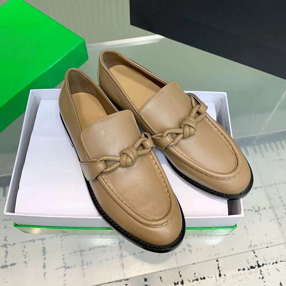 Top Quality 2025 New Style Metal Knot Buckle Calfskin Flat Loafer Small Leather Single-Layer Shoes Sapato Feminino