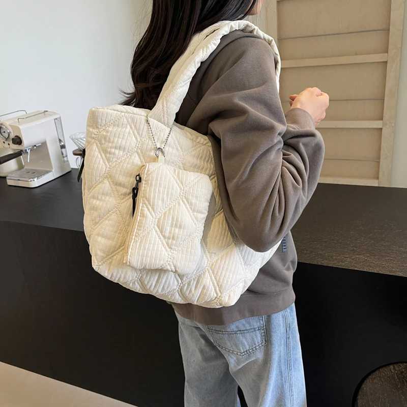 Puffer Tote Bag for Wen Quilted Handbag Nyl Large Capacity Puffy Purse Solid Color Hobo Bag for Work Travel Gym Shop Y251121
