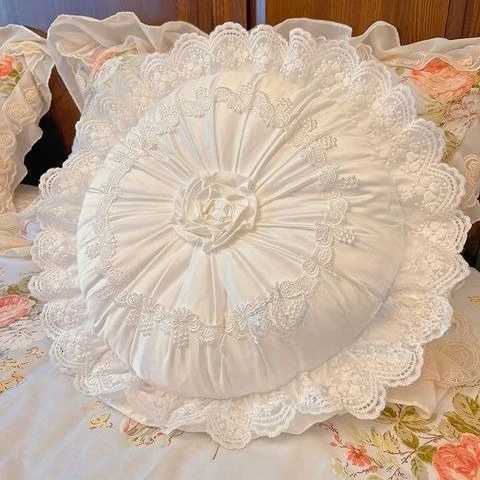 French Court Style Embroidered White Pumpkin Shaped Cushion with Lace EdgeLight Luxury Sofa Bedroom Decoration Ornament C251121