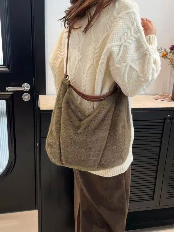 2025 Autumn/Winter New Handheld Shoulder Bag Trendy Versatile Plush Bag Women's Large Capacity Casual Tote Plush Bag