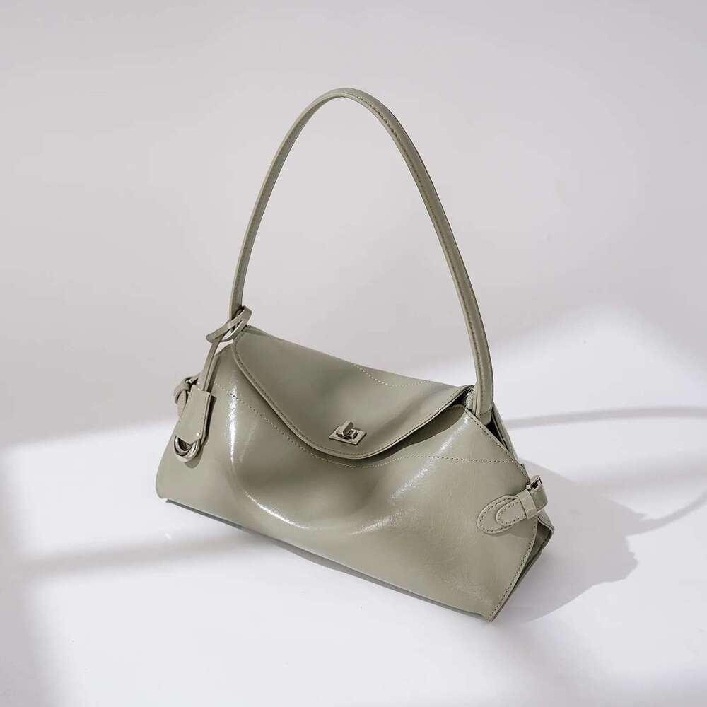 Designer bag 2025 New Leisure Matcha Beige Color Large Bowg Tote Oil Wax Glossy Cowhide Leather Women Handbag All-Match Commuter Purse