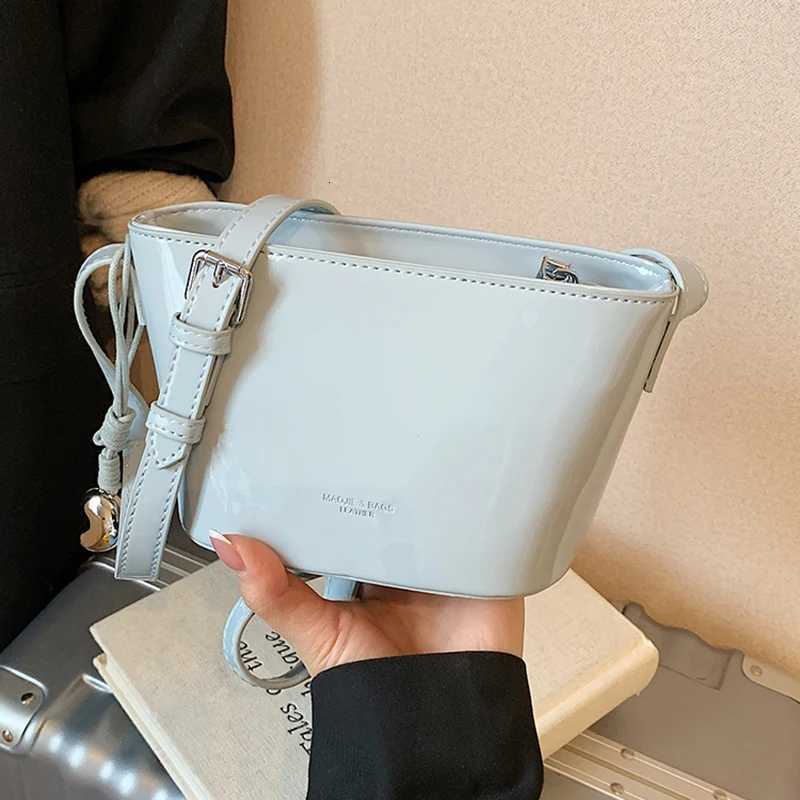 Fi Patent Leather Bag Wens Letter Mini Bucket Bags 2025 New Versatile Crossbody Pouch Summer Cmuter Shoder Bag Y251121
