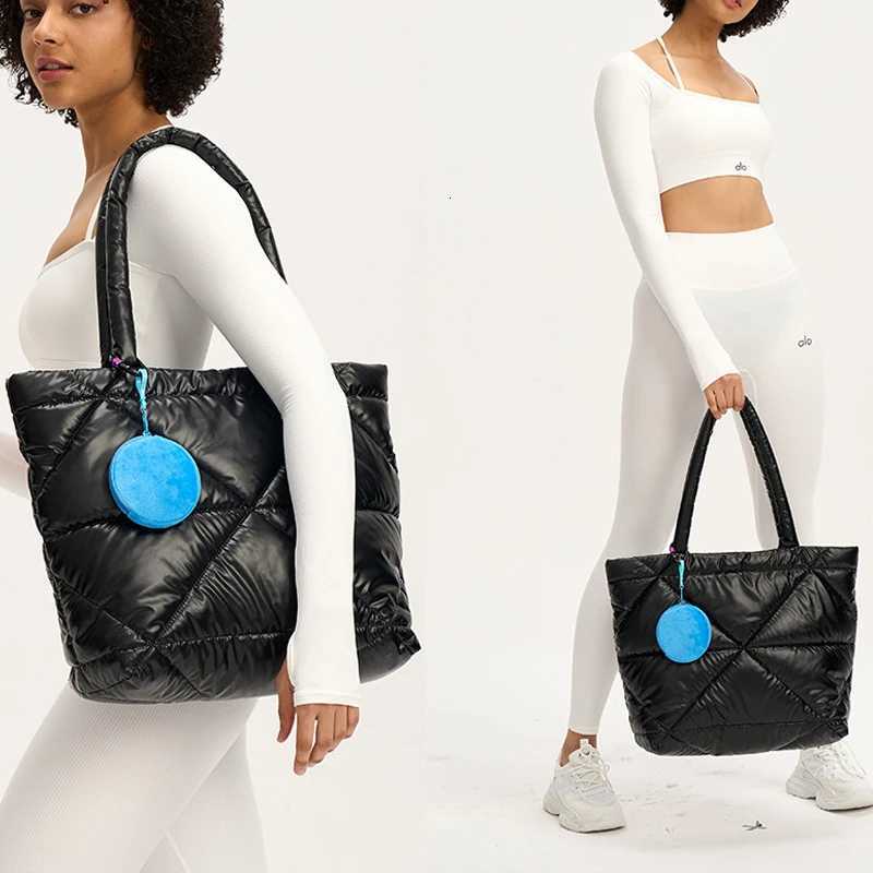 Fi Quilted Padded Wen Shoder Bags Designer Puffer Handbags Casual Nyl Down Cott Large Capacity Tote Shopper Purses Y251121