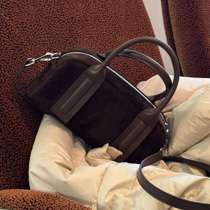 Suede Bost low Pack Wen Brand Designer Shoder Bowling Bag 2024 Autumn Winter High Street Fi Crossbody Bags Y251121