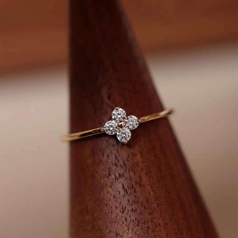ring Designer Luxury rings Jewelry French Four Leaf Clover Micro Inlaid Zircon Ring for Women Niche Design, Unique and Trendy Festive birthday gift