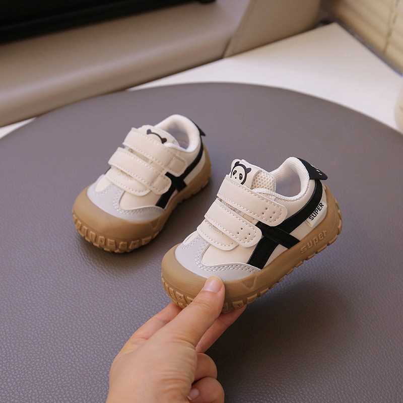 New hot selling designer children's shoes, indoor soft soled anti slip walking shoes, casual and fashionable sports shoes