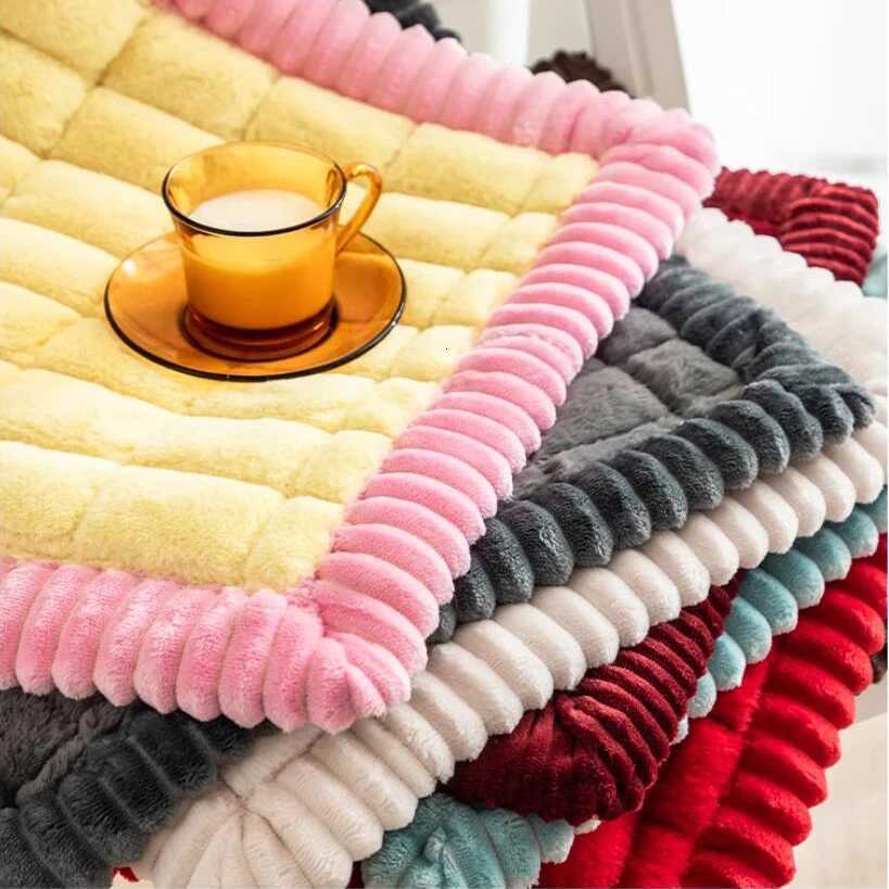 Square Plaid Pattern Seat Cushion Thin Velvet Fabric Dining Chair Cushions Pad for Home Office Car Anti Slip Back Strap Design C251121