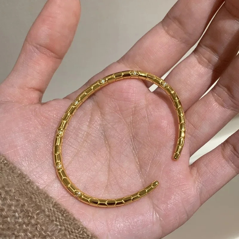 y antique gold craftsmanship creative snake bracelet suitable for women glossy diamond inlaid adjustable jewelry 250421