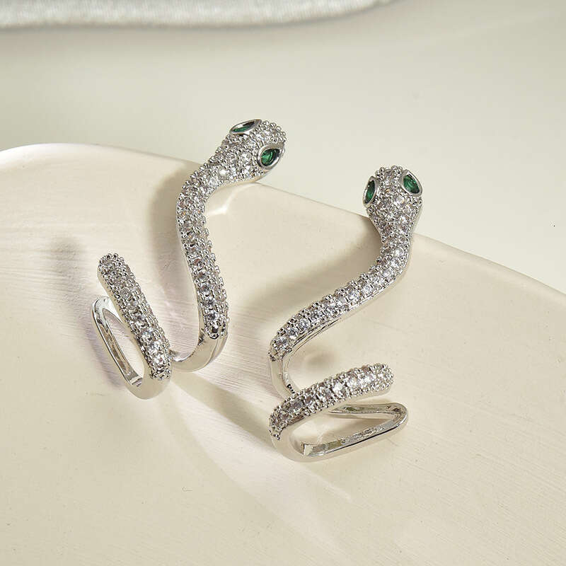 Personalized design, snake-shaped ear bone clip earrings, one-piece, elegant and high-end style, ear clip, simple and cold style ear accessories