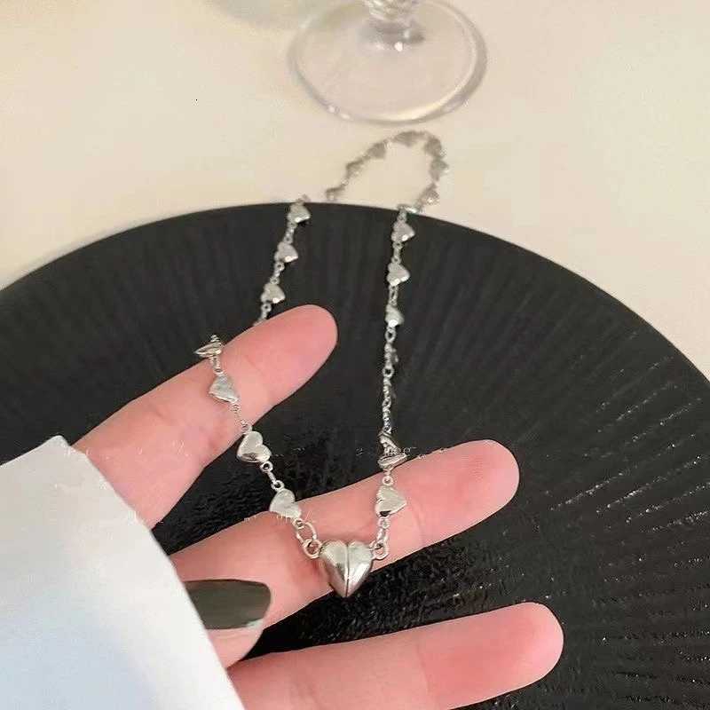 New Creative Magnetic Silver Color Heart Pendant Choker Necklace Egirl Aesthetic Y2K EMO Accessories Goth Personalized JewelryXJ251121