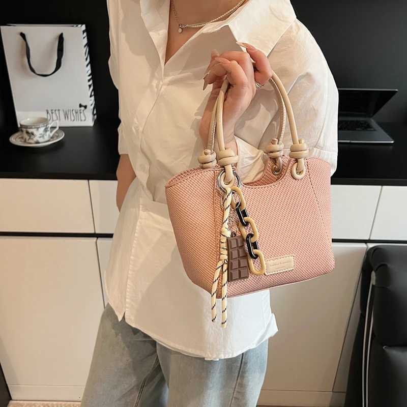 Fresher Style Top-handle Bags For Wen 2025 Summer Lat Trends Designer Handbags Luxury Shoder Cross Body Bag With Pendants Y251121