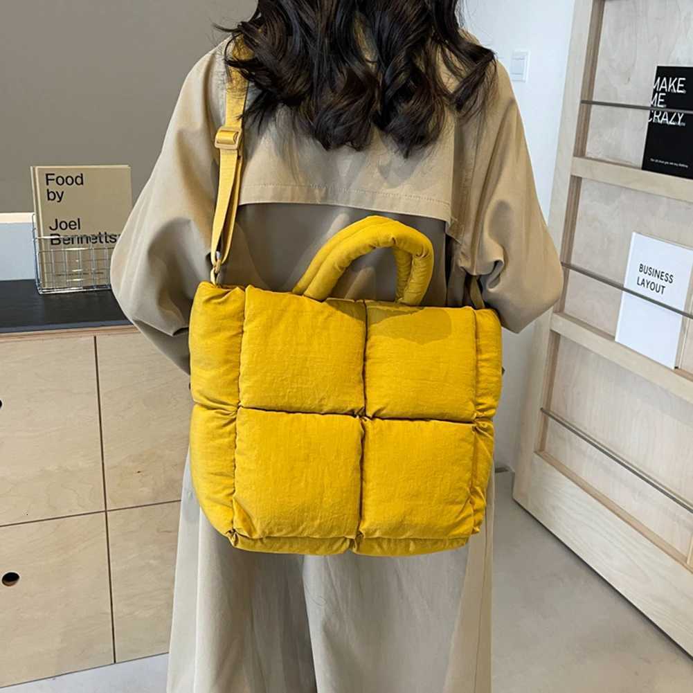 Winter Puffer Cott Padded Wens Shoder Bag Large Capacity Solid Square Tote Bags Checkered Embroidery Thread Down Handbags Y251121