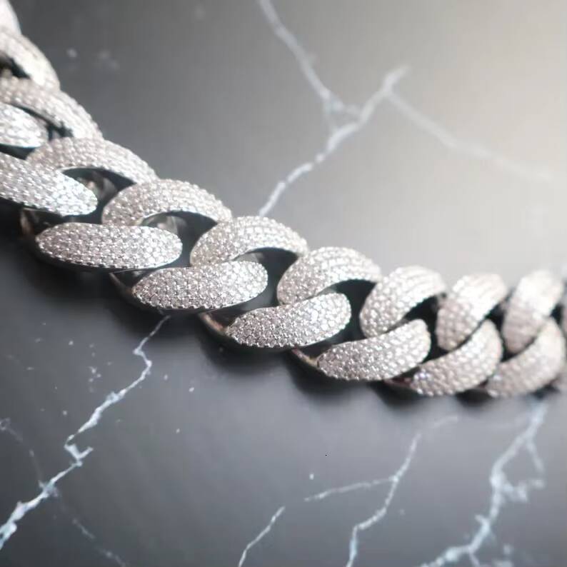 Luxury Jewelry Custom 18MM Pendant Necklace Cuban Chain Round Cut S925 with Moissanite Diamond Hip Hop Miami Cuban Link Chain