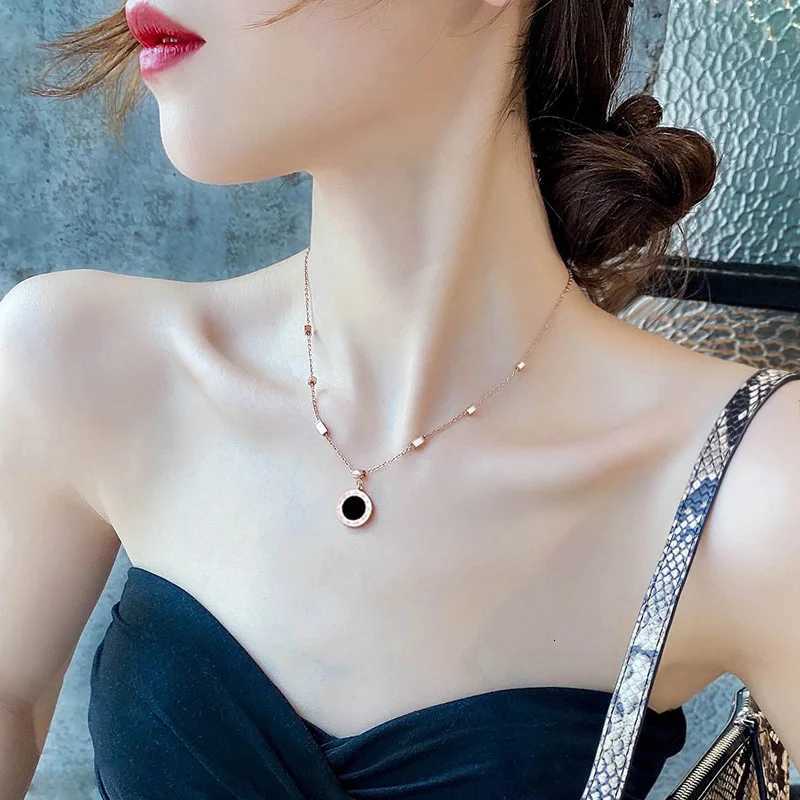 316L Stainless Steel 2-Color Roman Numeral Dial Shell Pendant Necklace For Women New Trend Girls Clavicle Chain Jewelry GiftsXJ251121