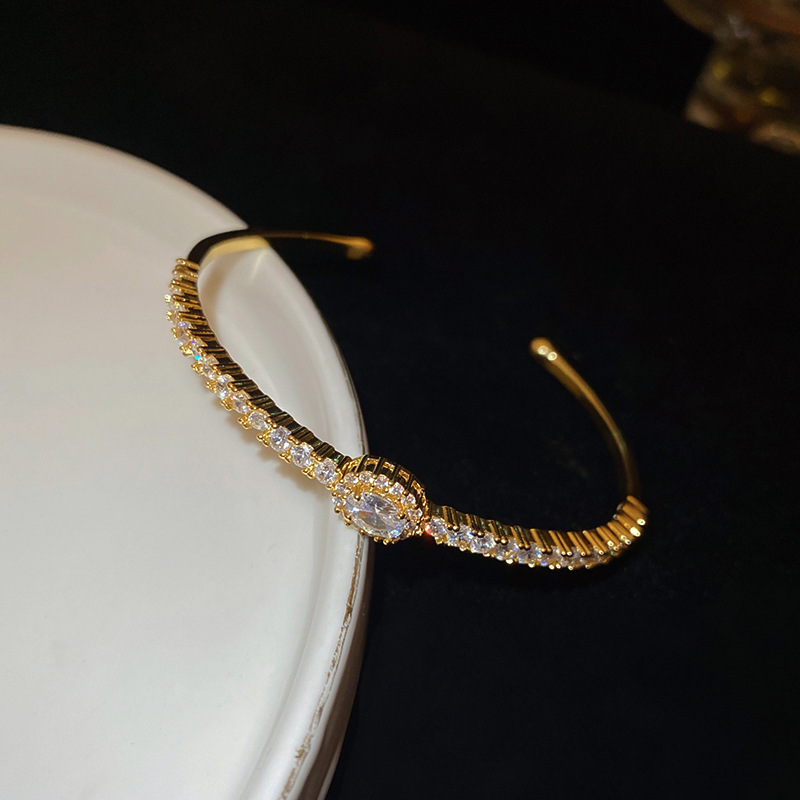 Elegant Real Gold Plated Zircon Oval Pendant Necklace - Classic Minimalist Design