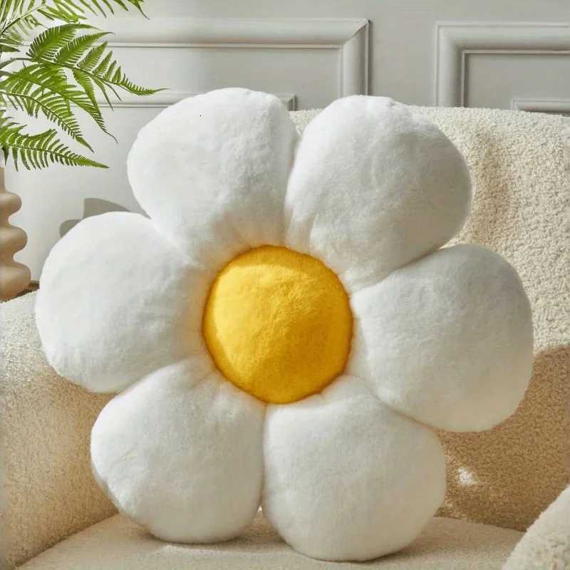 Soft Floral Shaped Plush -Polyester Fiber Decorative Cushion Charming Cozy Accessory for Living Room Bedroom Decoration C251121