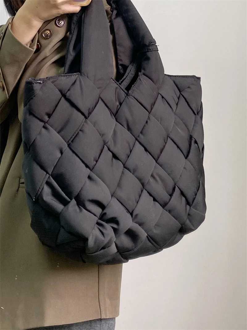 Woven Padded Bucket BagTote Handbag Large Capacity Feather Down Quilted Shoder Bag Phe Purse Luxury low Bag Y251121