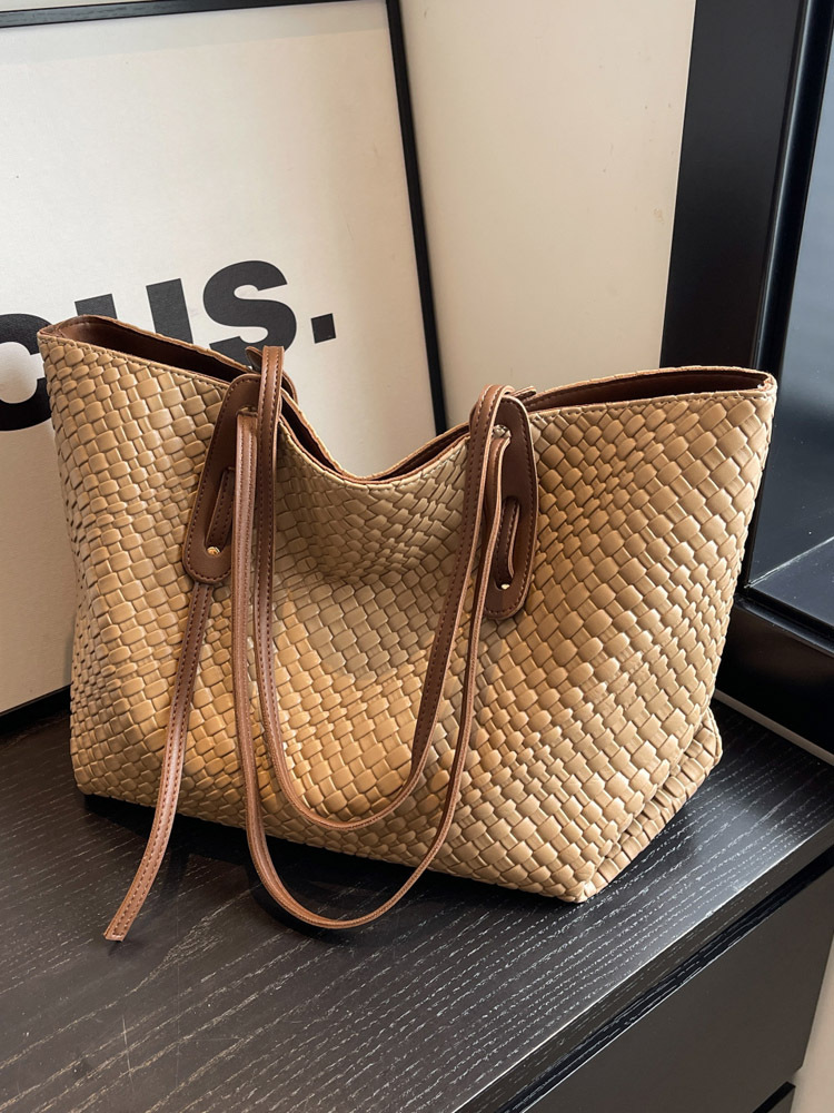 2025 Woven bag women's retro versatile shoulder armpit bag Korean version of the tote bag
