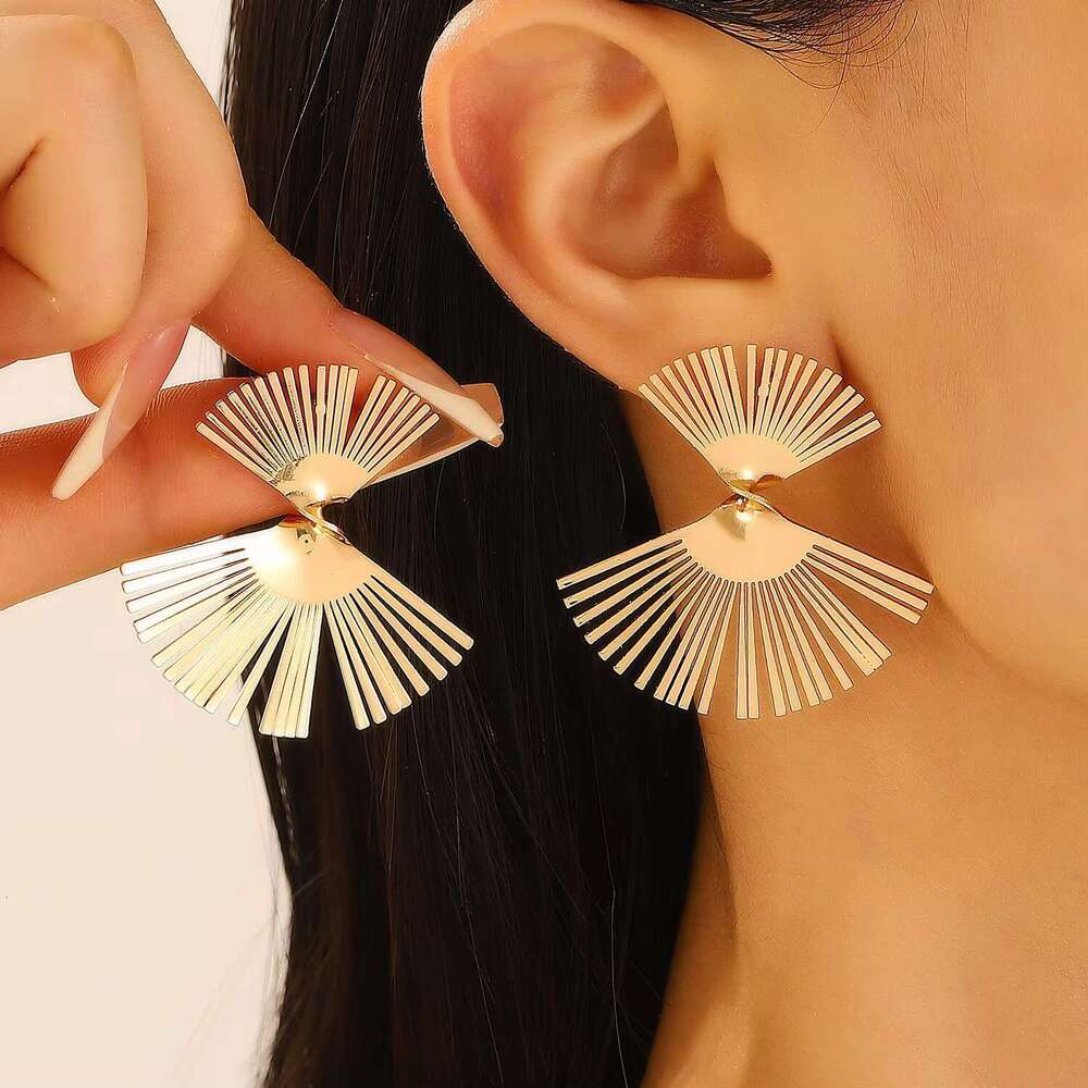 DHCollections 2025 Retro Teardrop Simple Smooth Water Drop Petal Fashionable Stud Earrings