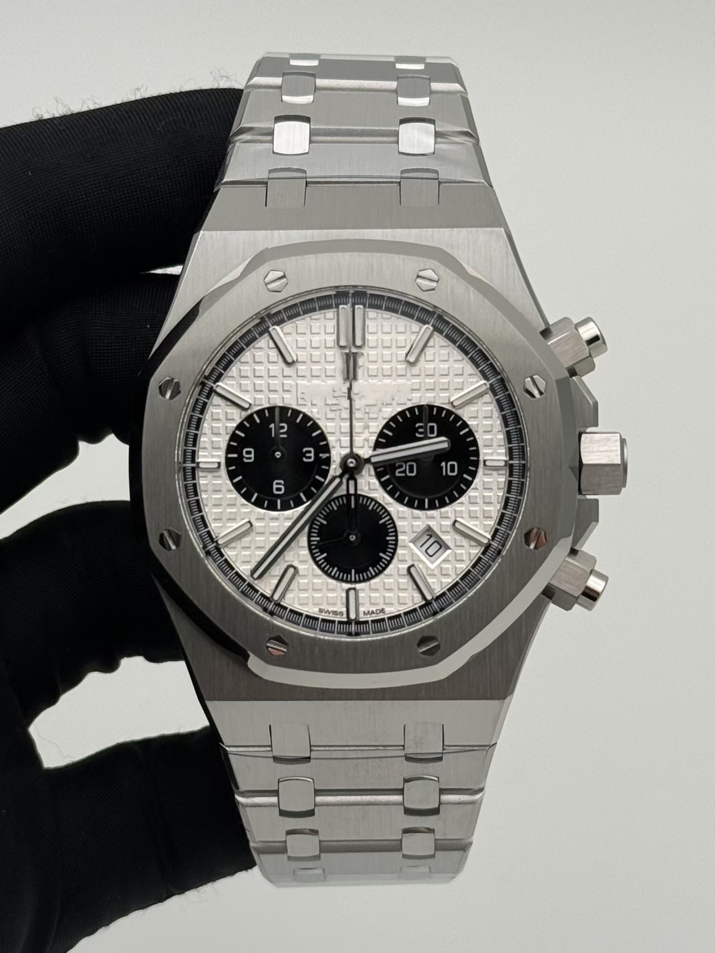 apsf 26331 mechanical watch has size of 41mm thickness of 11mm equipped with sapphire mirror with 4801 all-in-one machine timing and reverse function.