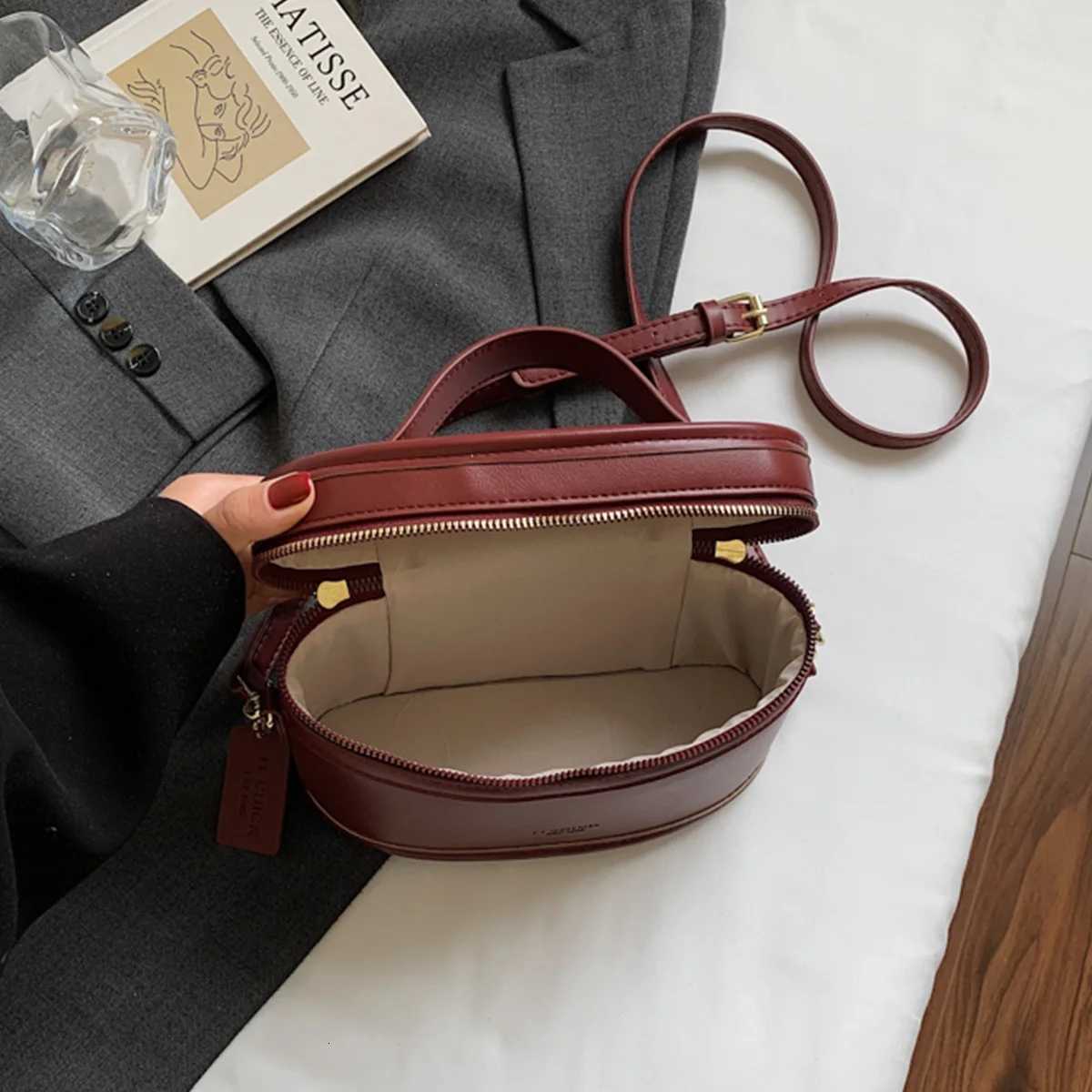 Fi Shoder Bag Lacquer Finish Letter Print Quilted Design Large Capacity PU Water Resistant Zipper Adjustable Strap Daily Y251121