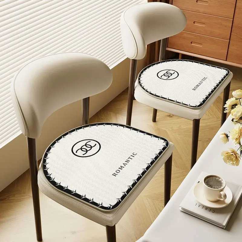 Horseshoe Shape Thickened U-shaped Chair Mat Bench Cover Printed non-slip Seat Mat For Autumn and Winter C251121