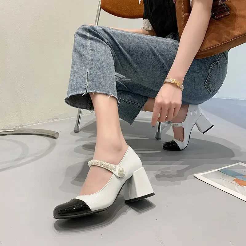 womens pump sandals high heels square toe retro leather sandals black and white patch work shoes retro women M250421