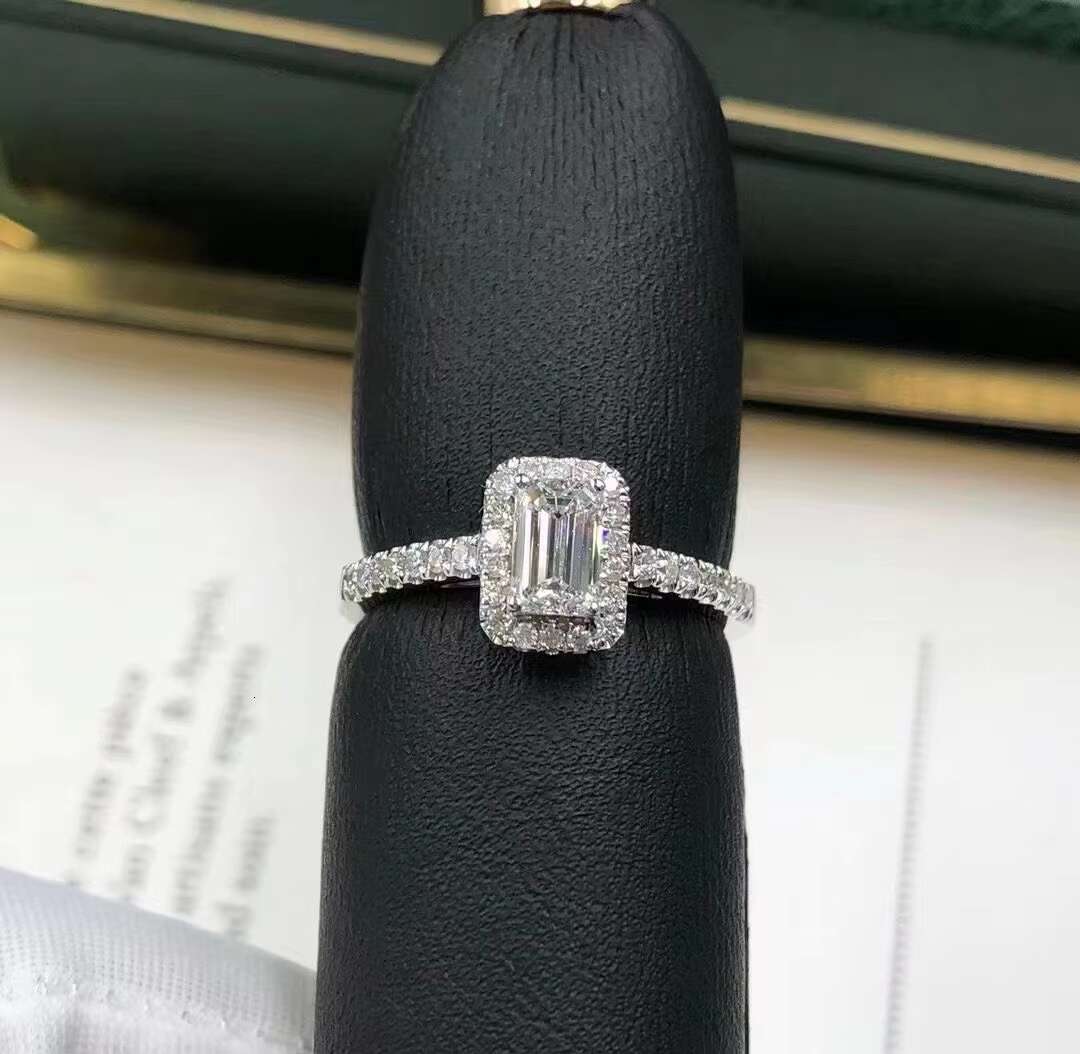Custom Fine Jewelry 1ct D Color Emerald Cut Moissanite Halo Ring 18K White Gold Moissanite Jewelry Wedding Engagement Ring
