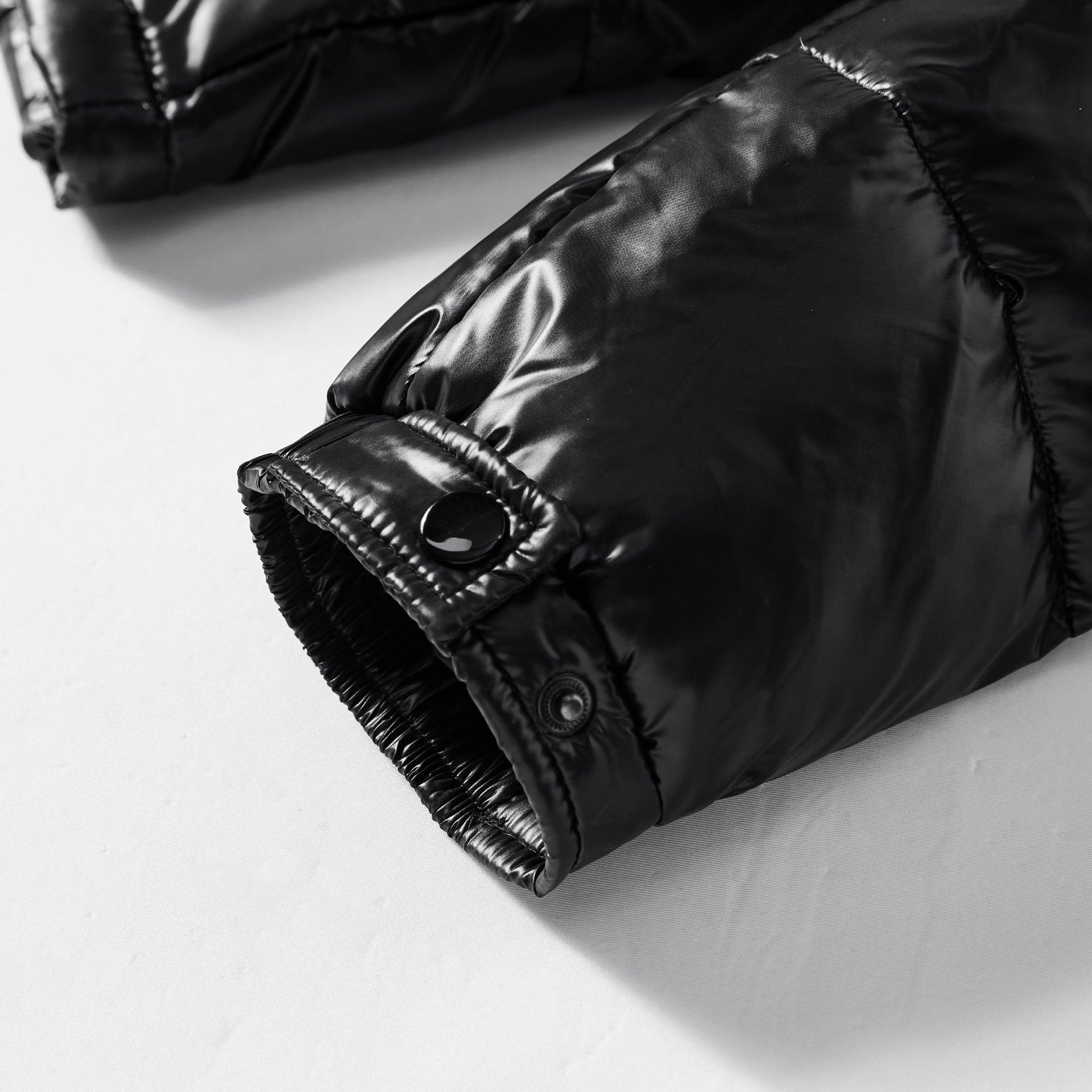 New Winter Warm Down Jacket Mens Fashion Bright Short Down Coat Outdoor Light Waterproof White Duck Down Hooded