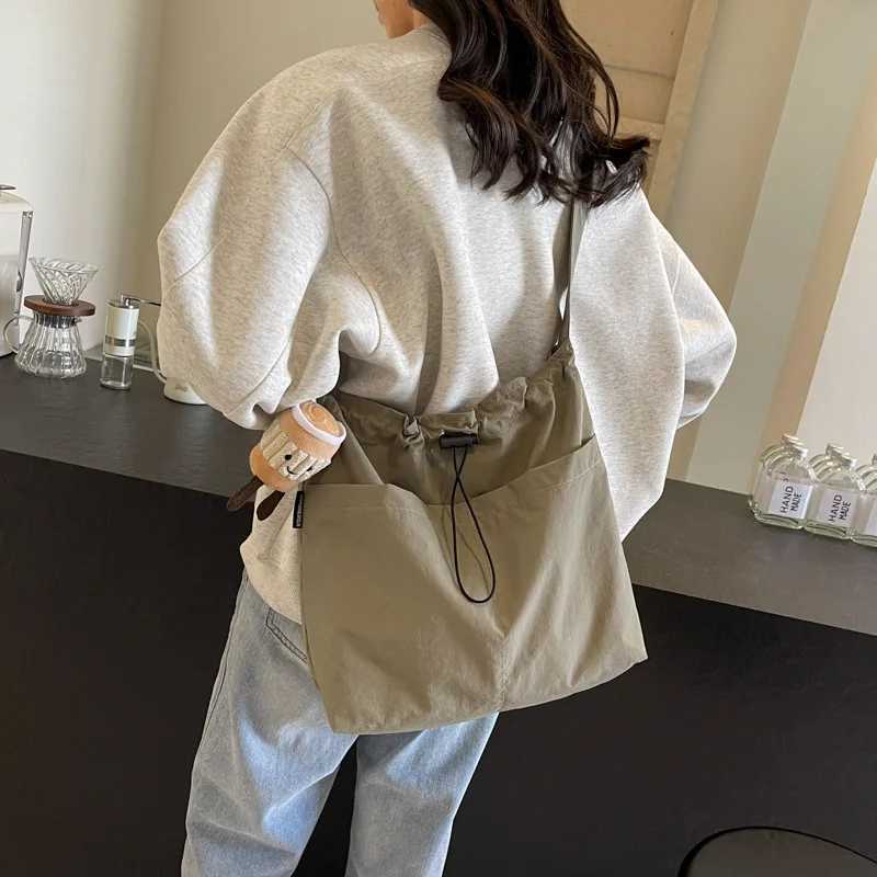 2024 New Nylon Shoulder Bag Fashionable Shrinkage Anti Wrinkle Crossbody Bag Lightweight Large Capacity Commuter Women Tote BagT251121