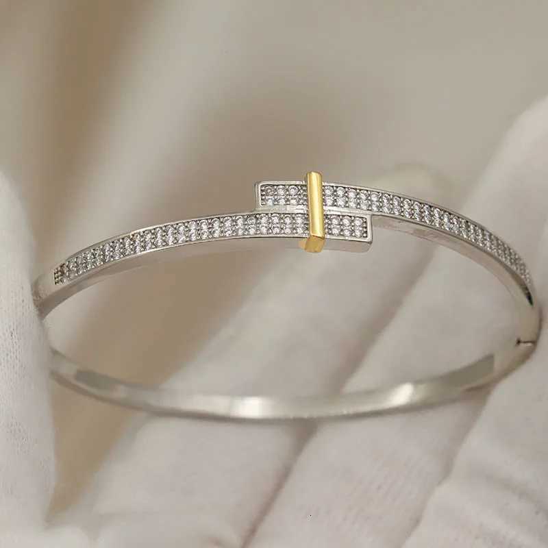 New Sight Crystal Geometric BanglesBracelet for Women Wedding Bridal Zirconia Bracelet Fashion Brand JewelryW251121