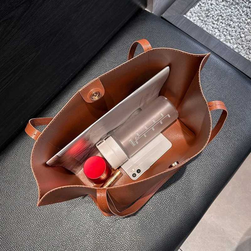 Womens Bag 2025 New Fashion Versatile Shoulder PU Large Bag Simple Retro Large Capacity Tote Bag for LadiesT251121