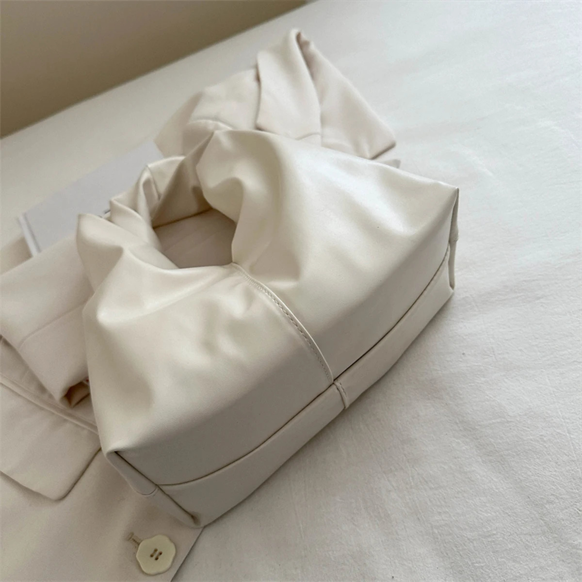 Womens Dopamine Pleated Handbag - Lightweight PU Clutch Bag with Magnetic Closure for Casual Chic Style Shoulder Bag R250421