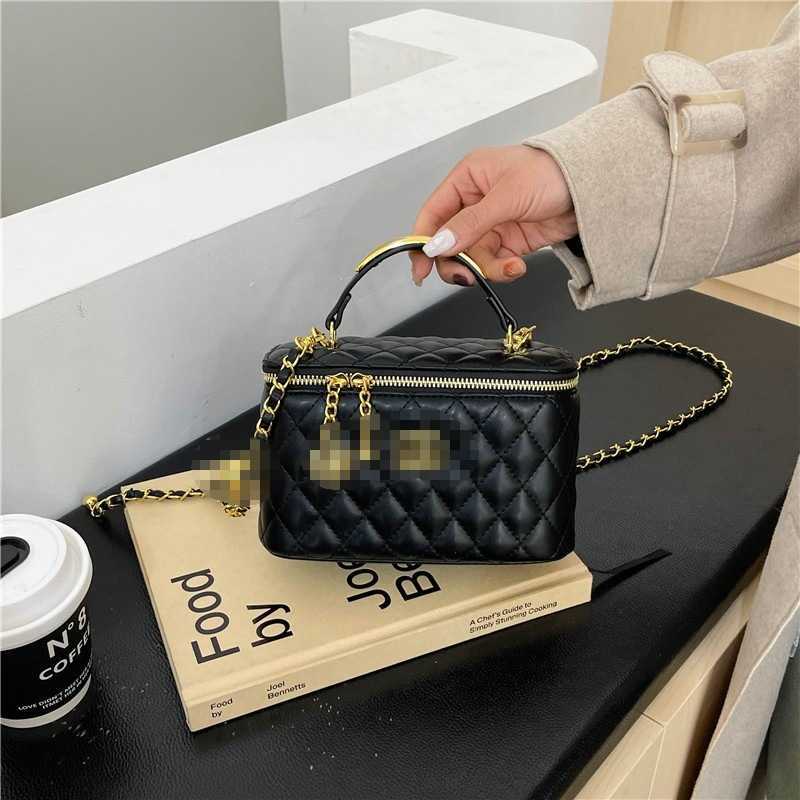 High quality designer bags Small niche feel large capacity light versatile for commuting fashionable womens trendy single shoulder diagonal cross bag