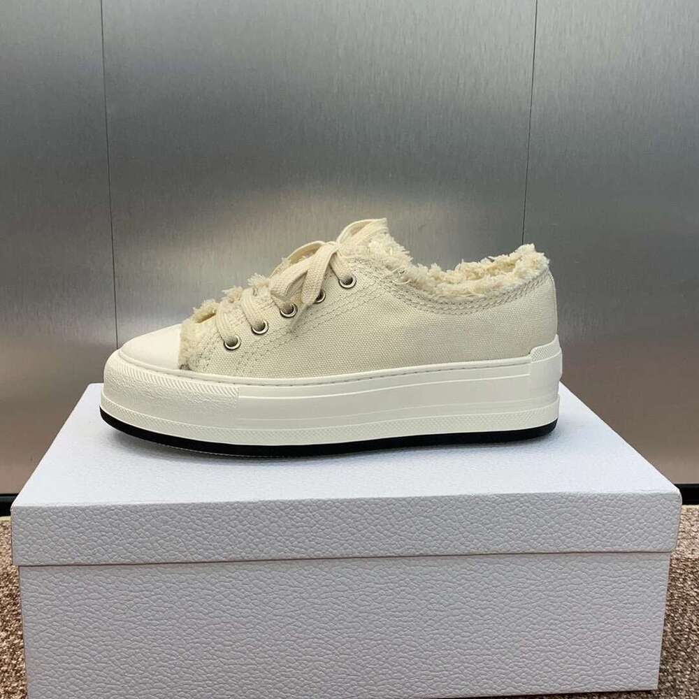 Women Size35-45 Canvas Couple Sneakers Flat Platform Sports Leisure Flats Solid Colors Designer Shoes atillas De Mujer