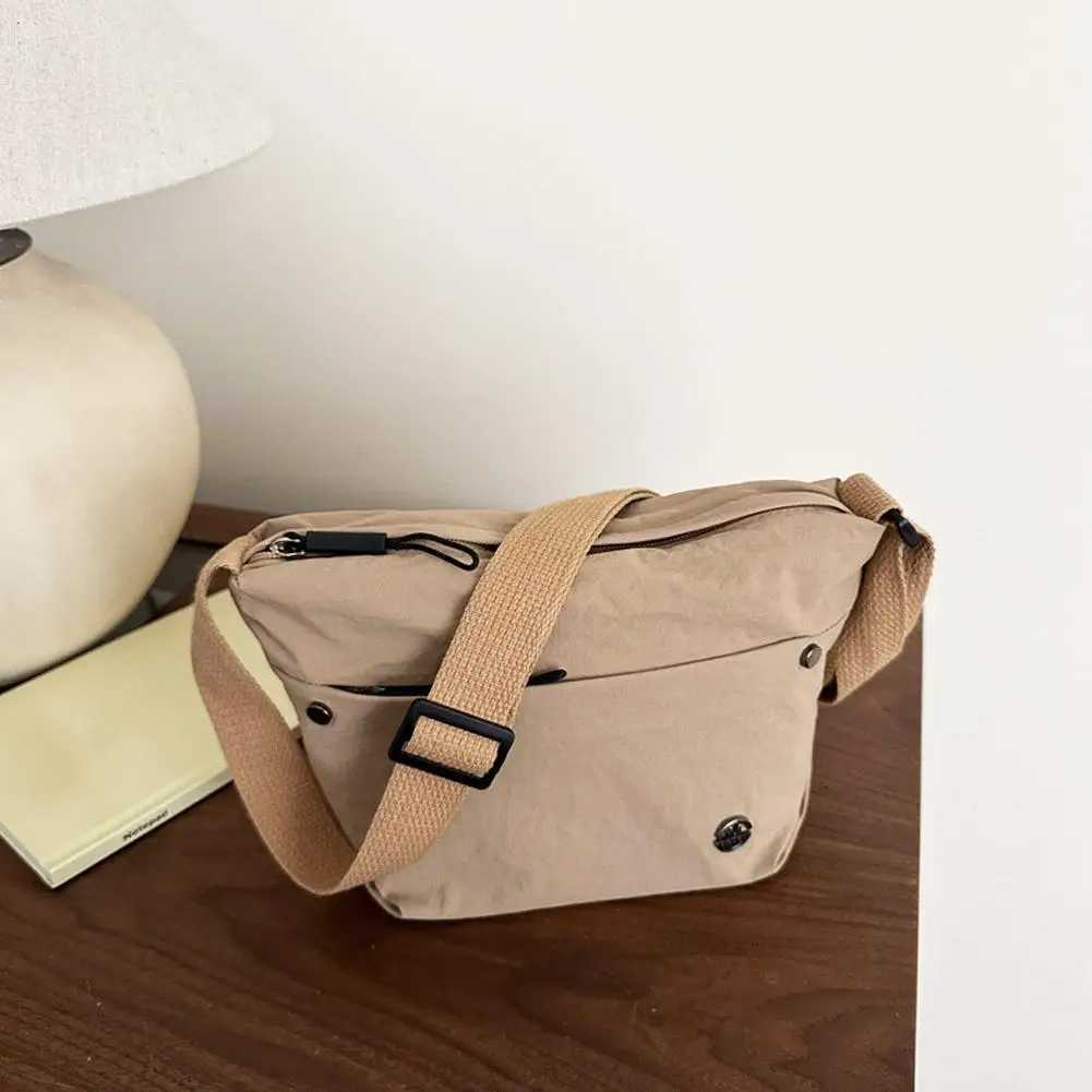 Casual Lightweight Tote Bag Versatile For Outdoor Use Simple And Portable Solid Color Single Shoulder Crossbody Bag Womens BagT251121