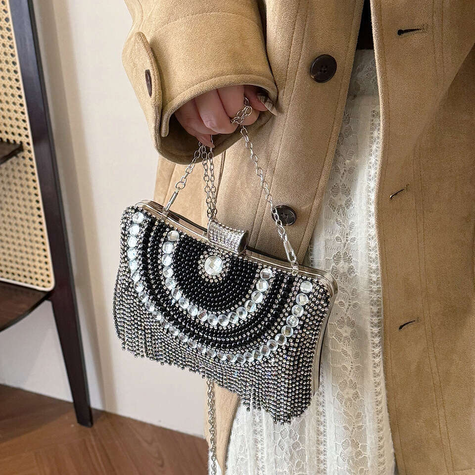Evening gown bag pearl chain bags minimalist banquet women's 2025 new shoulder bags fashionable chain shoulder bags crossbody bag, elegant crysta