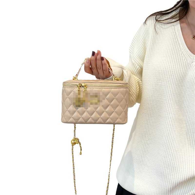 High quality designer bags Small niche feel large capacity light versatile for commuting fashionable womens trendy single shoulder diagonal cross bag
