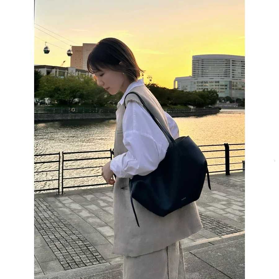Woman Bag Fashionable 2025 Commuting Bag Womens Underarm Wing Bag Female Niche Large Capacity Wings Handheld Shoulder Bag K251121