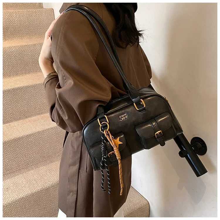 Fall Winter Large Capacity Retro Multi-Pocket Womens Shoulder Bag Stylish Bowling Bag Underarm Bag Soft Polyester LiningT251122