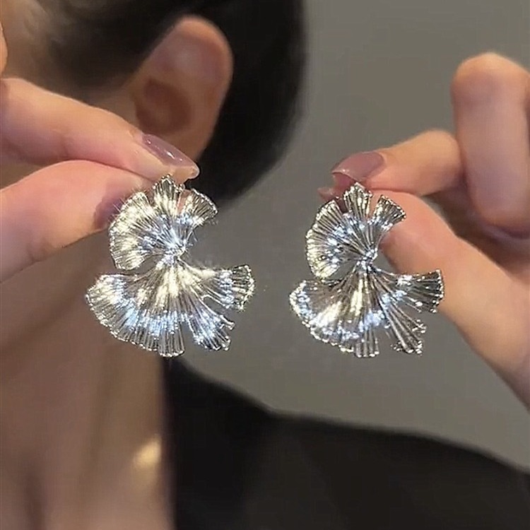 Glistening Silver Tone Crystal Fan Earrings Women's Fashion Jewelry Exquisite Dangle Earrings with Radiating Gemstones for Any Occasion