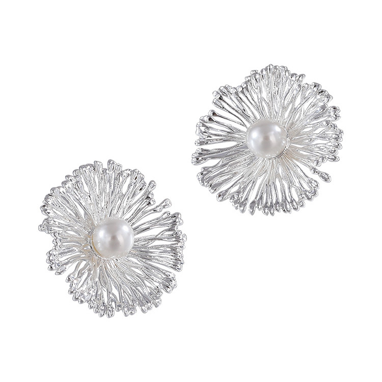 Delicate Silver Tone Pearl and Filigree Earrings Women's Fashion Jewelry Elegant Dangle Earrings with Intricate Metalwork for Special Occasions